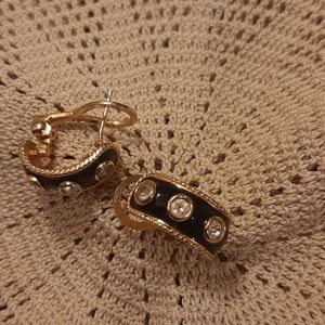 Modern Museum of Art Vintage style earrings